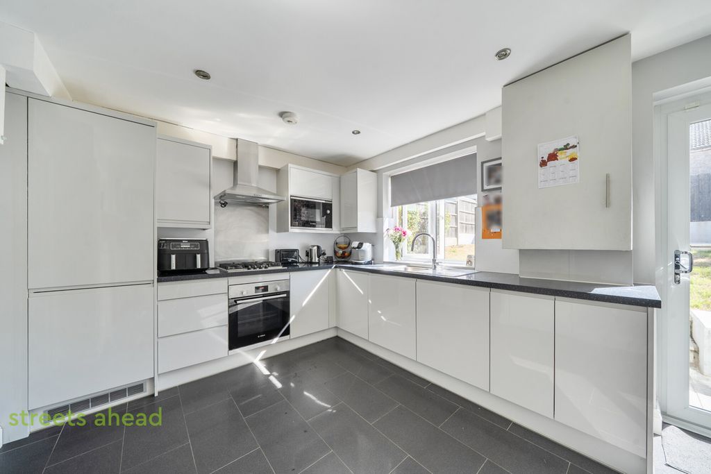 Property photo 3 of 18 7Bc6Ae0A-2Fbd-453...