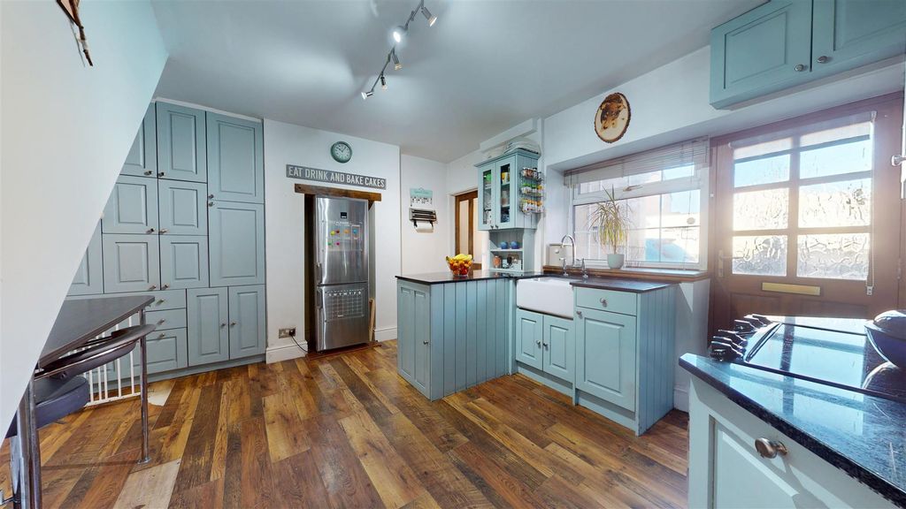 Property photo 2 of 16 Kitchen