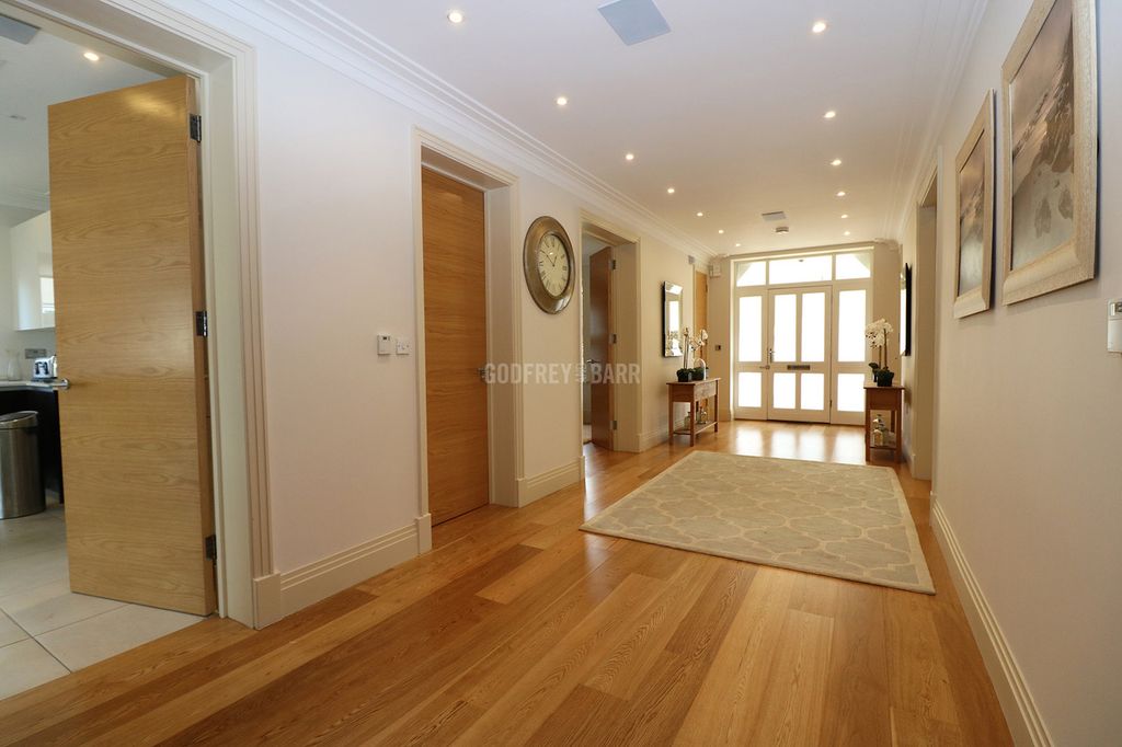 Property photo 3 of 31