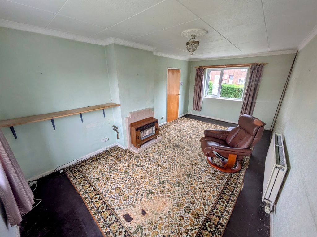 Property photo 3 of 13 Lounge