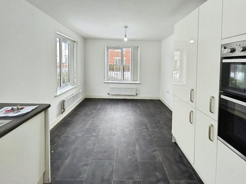 Property photo 3 of 22 Picture No. 32