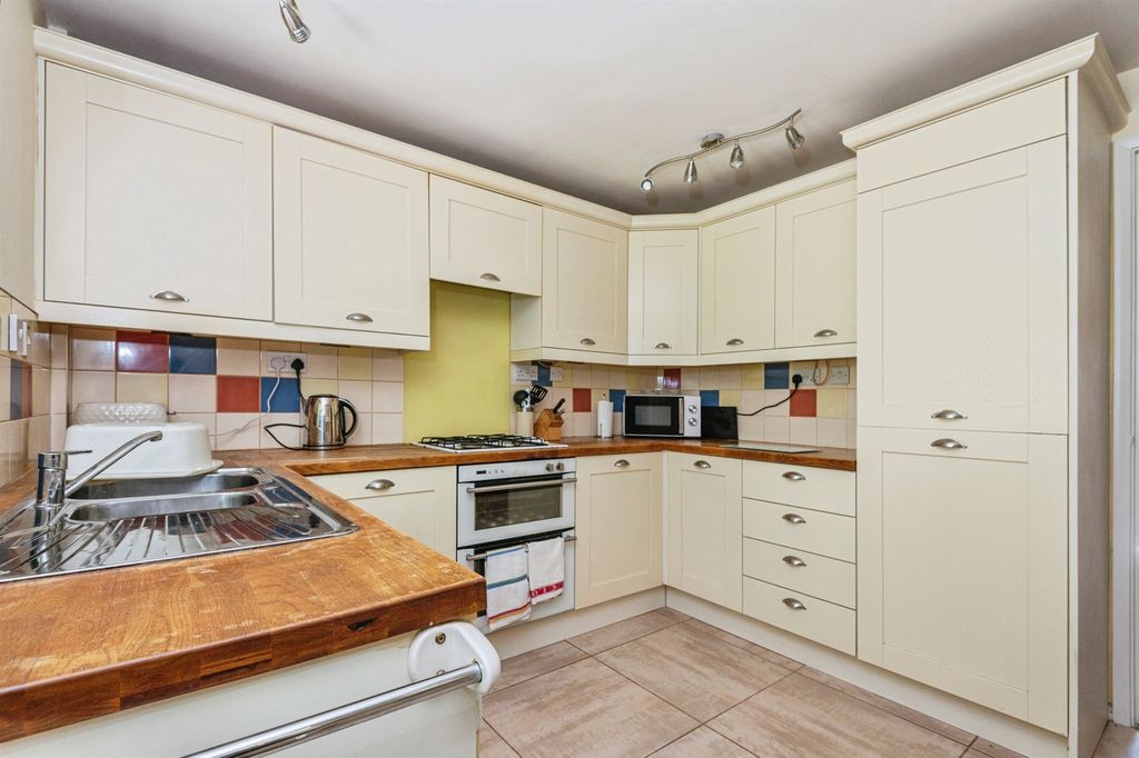 Property photo 3 of 13