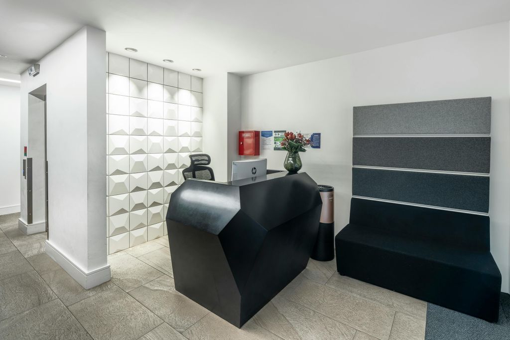 Property photo 2 of 8 21 Worship St2.Jpg