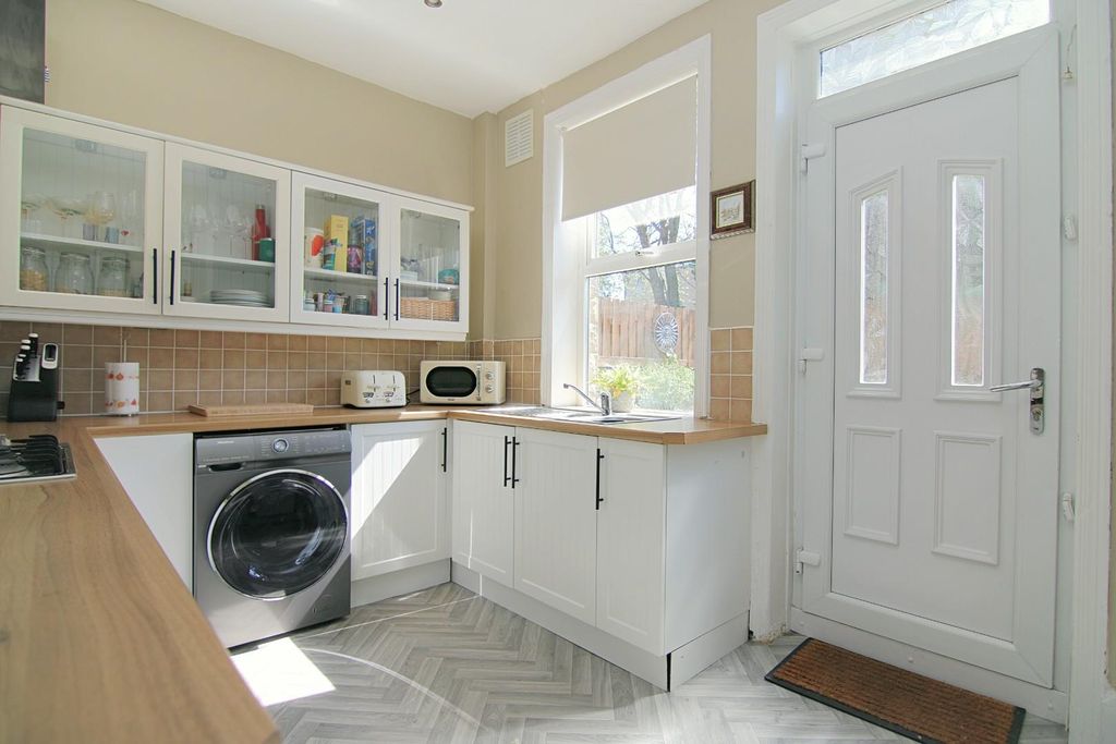 Property photo 3 of 13 Kitchen