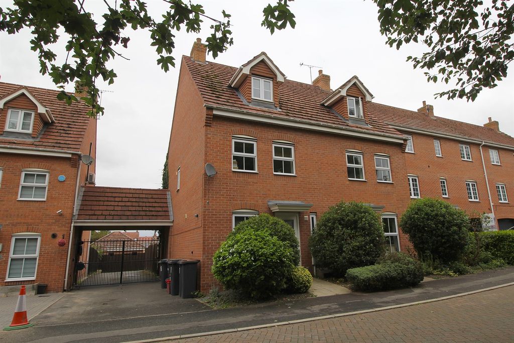 Property photo 1 of 29 Derbyshire Drive