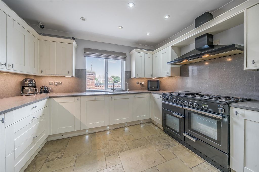 Property photo 2 of 17 Kitchen