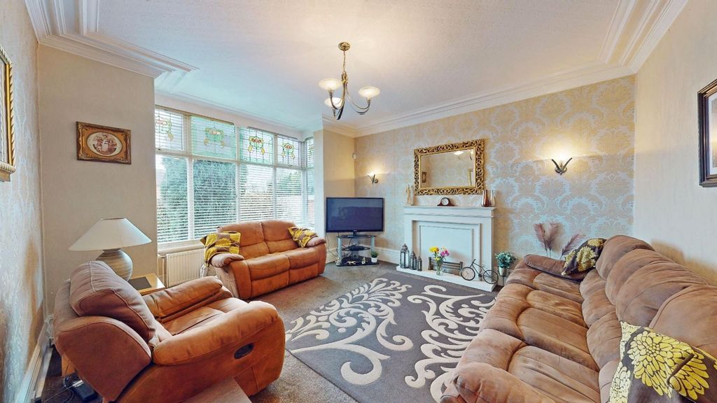 Property photo 1 of 22 Lounge