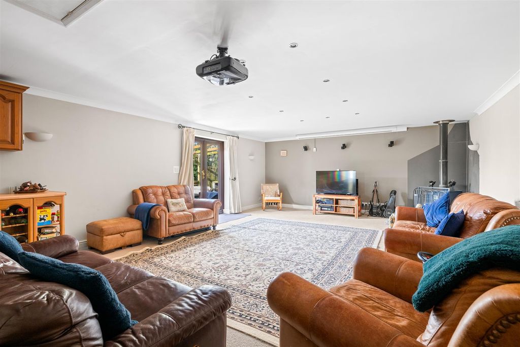 Property photo 2 of 17 33.Jpg
