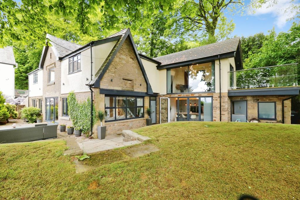 Property photo 1 of 32