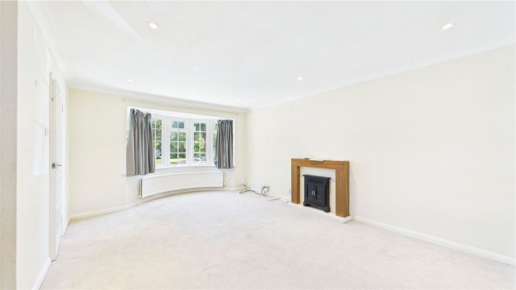 Property photo 3 of 12 Picture 3