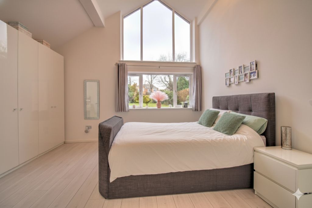 Property photo 2 of 12 Windy Arbour - Matt Clinton - Ewemove Kenilworth A