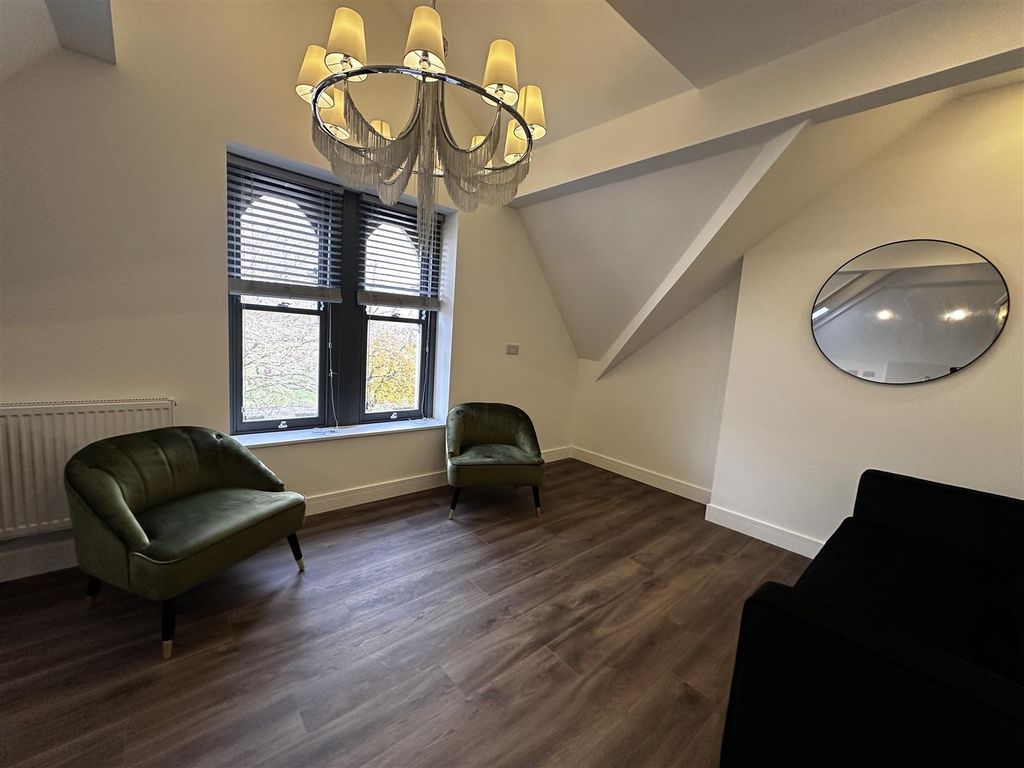 Property photo 1 of 8 Kitchen/Lounge