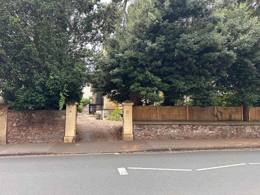 Property photo 2 of 18 Tree-Lined Entrance With Stone Pillars And A Gated...