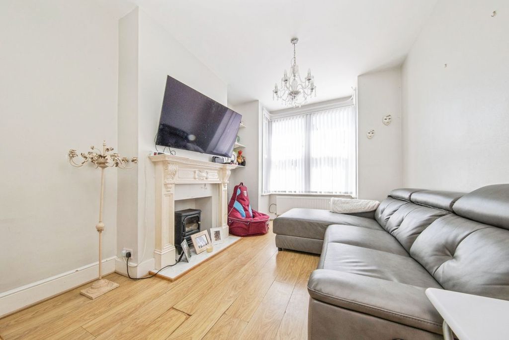 Property photo 2 of 12
