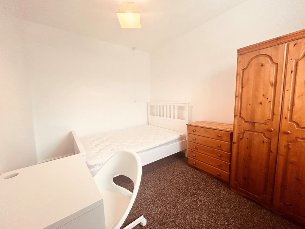 Property photo 2 of 9 1