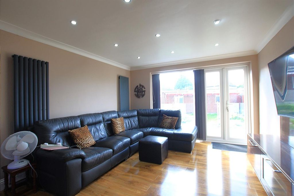 Property photo 3 of 12 Open Plan Kitchen/ Reception Room