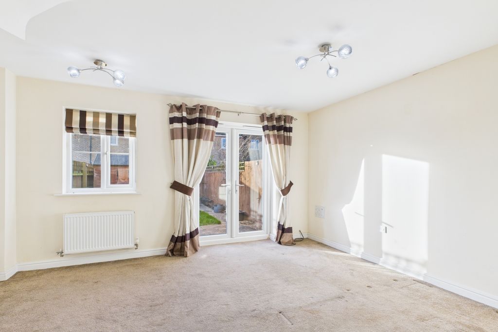 Property photo 3 of 19 Ewemove - Spalding - Tweed Close - Lounge