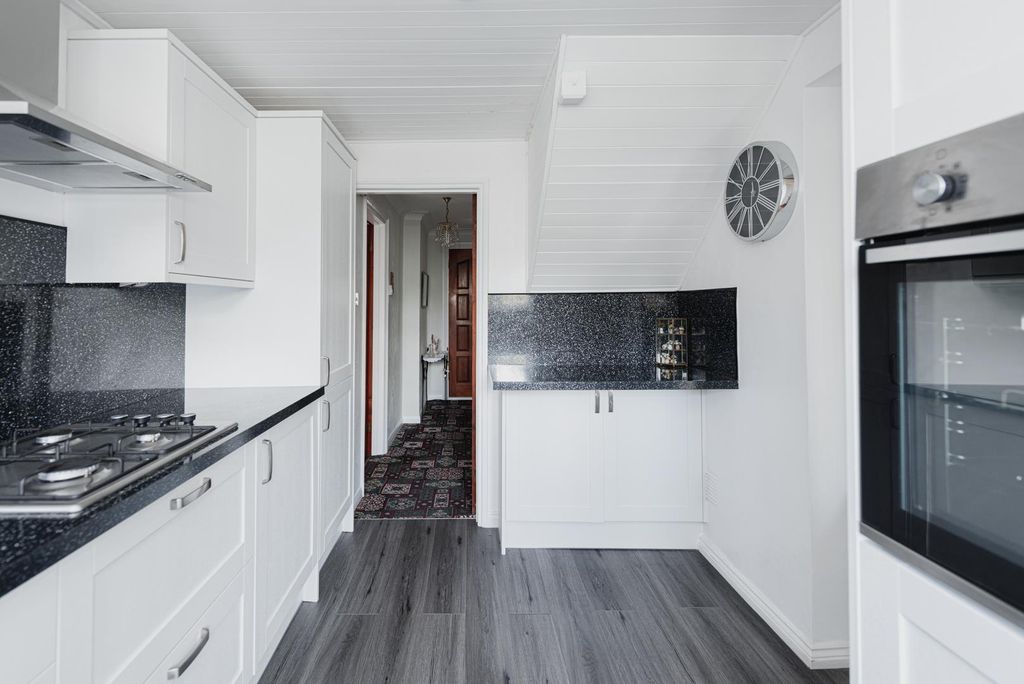 Property photo 2 of 10 Rightmove 14.Jpg