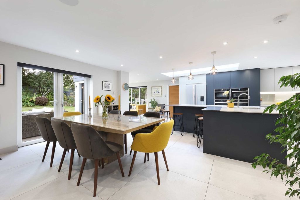 Property photo 2 of 22 Picture No. 15