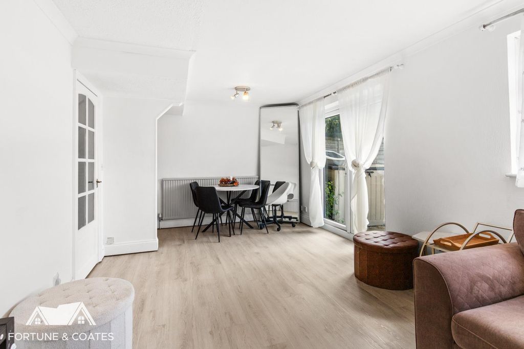 Property photo 2 of 20 Greenhills_15.Jpg