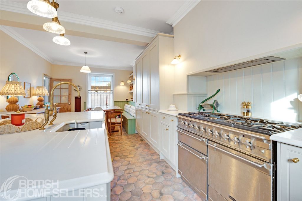 Property photo 2 of 15 Picture No. 18