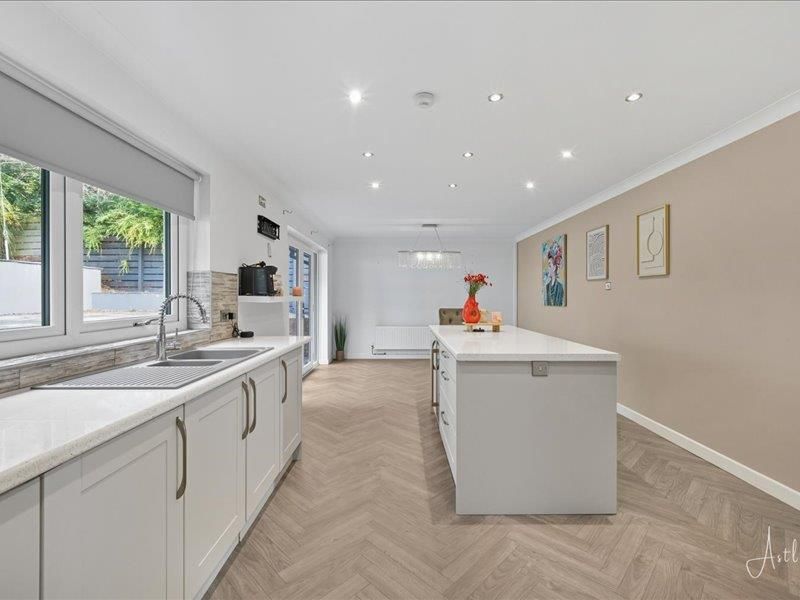 Property photo 2 of 34 Kitchen/Diner