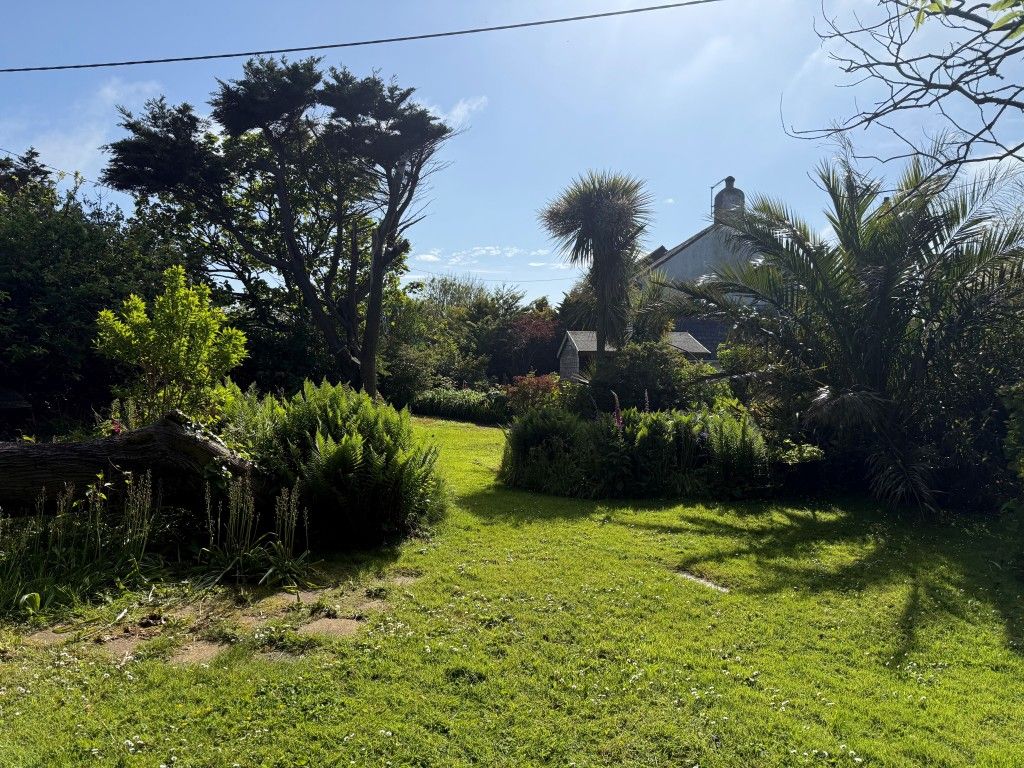 Property photo 3 of 11 Garden