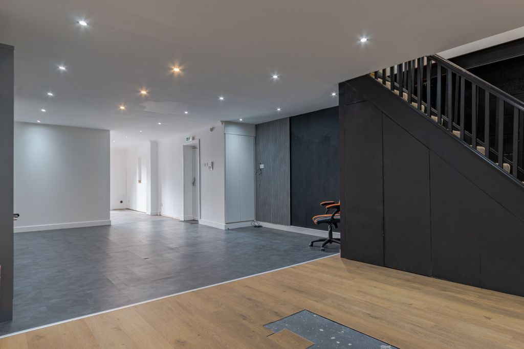 Property photo 3 of 4