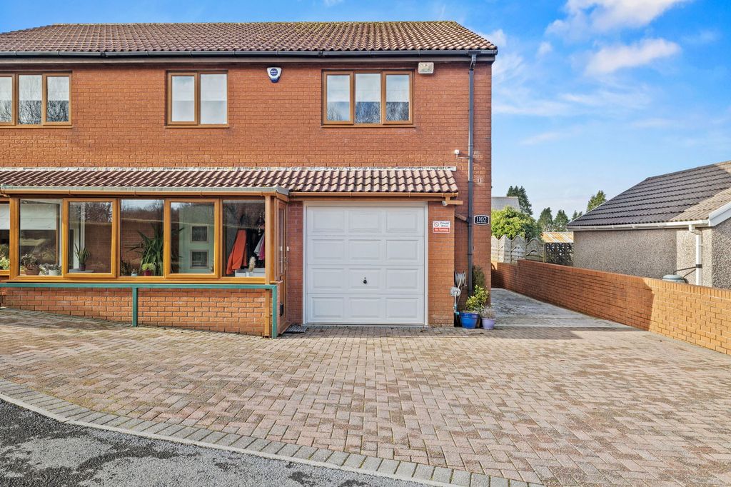 Property photo 3 of 37