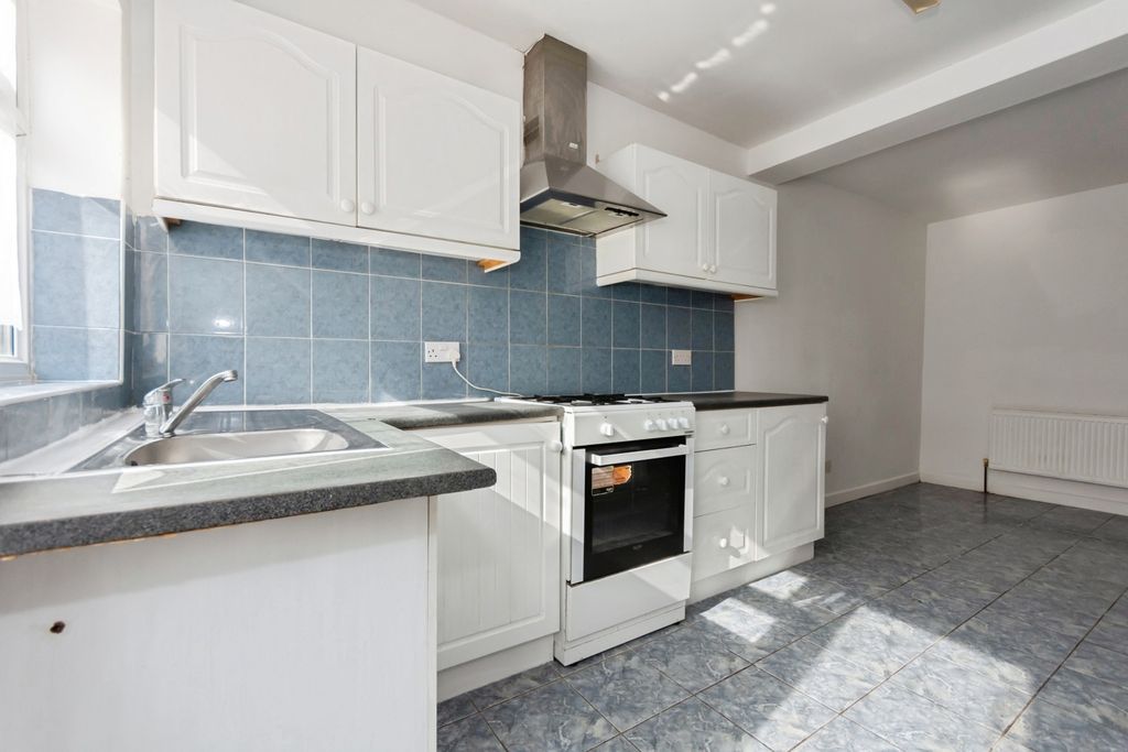 Property photo 3 of 19 Pbox-Img.Jpg