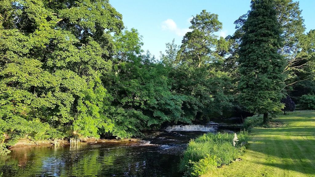 Property photo 3 of 24 Burton Beck