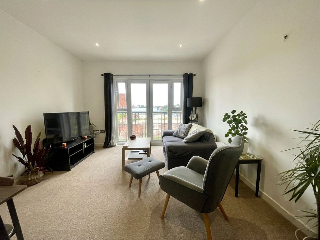 Property photo 3 of 14 Lounge