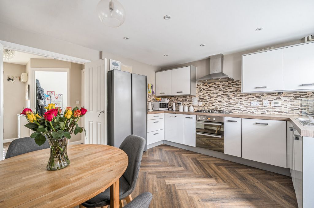 Property photo 3 of 22 1368989-26-68F207...