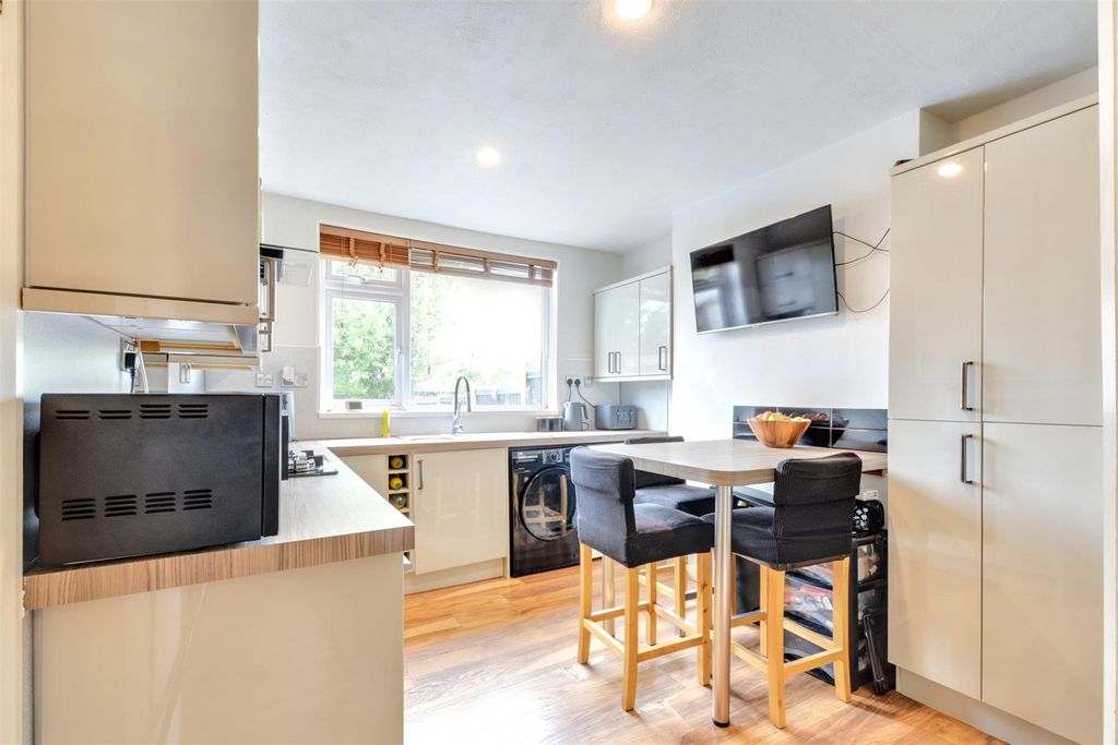 Property photo 3 of 18 Kitchen