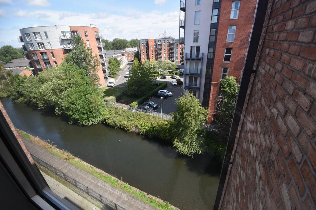 Property photo 2 of 17 Outside