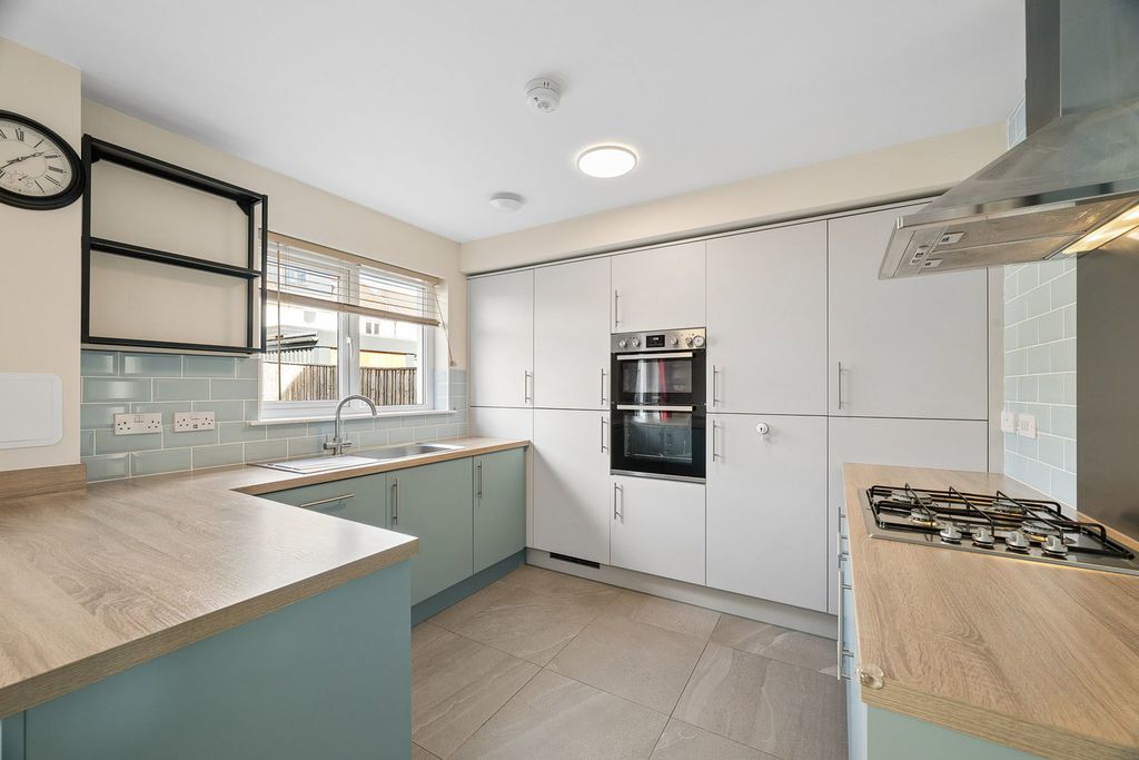 Property photo 2 of 51