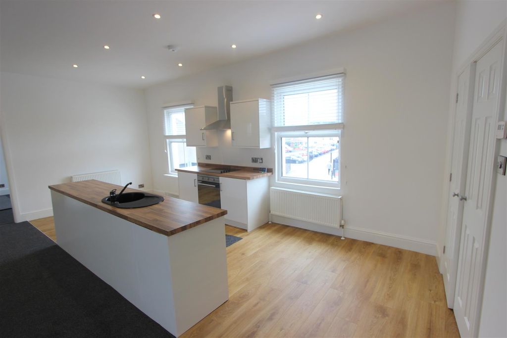 Property photo 2 of 7 Lounge/Dining/Kitchen
