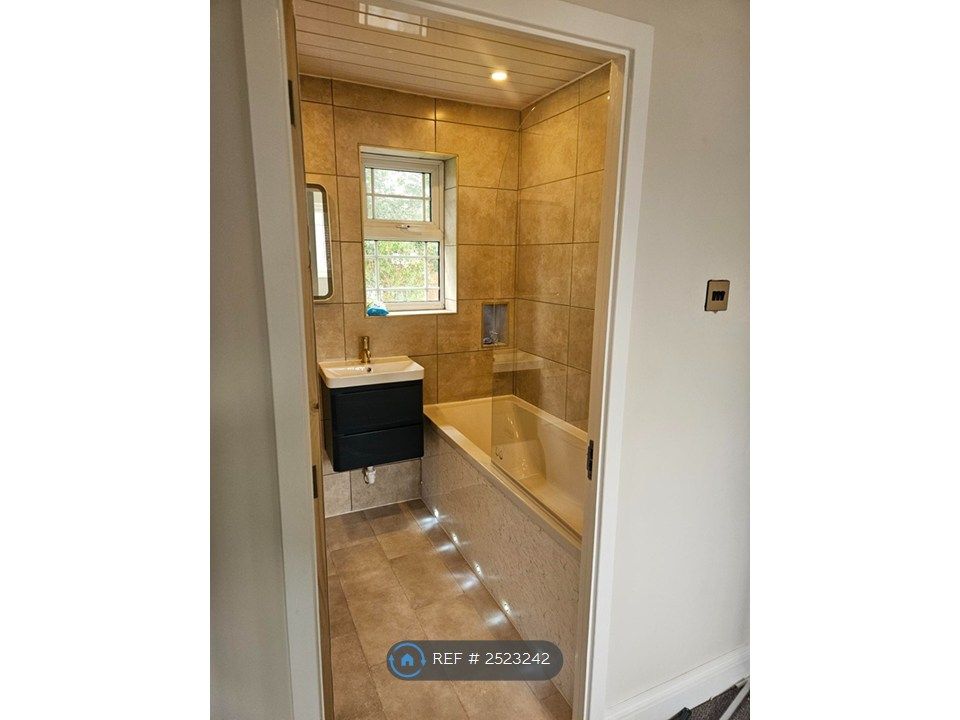 Property photo 3 of 13 Utility Room