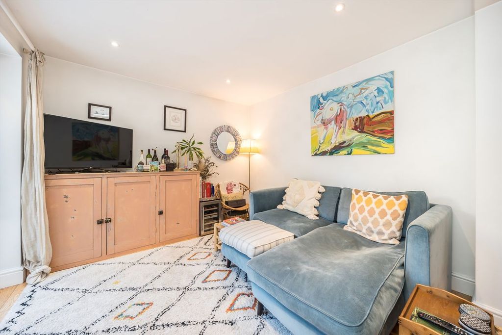 Property photo 3 of 9