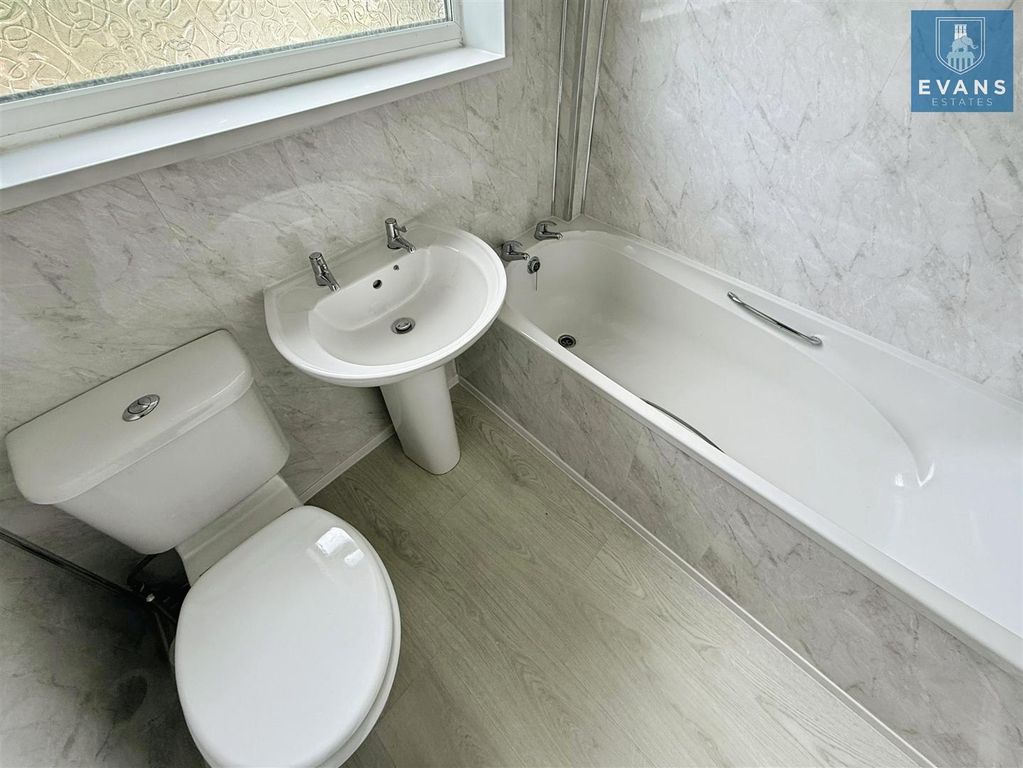 Property photo 3 of 12 Family Bathroom