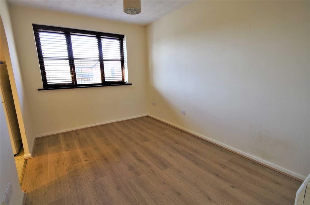Property photo 3 of 6 Living Room