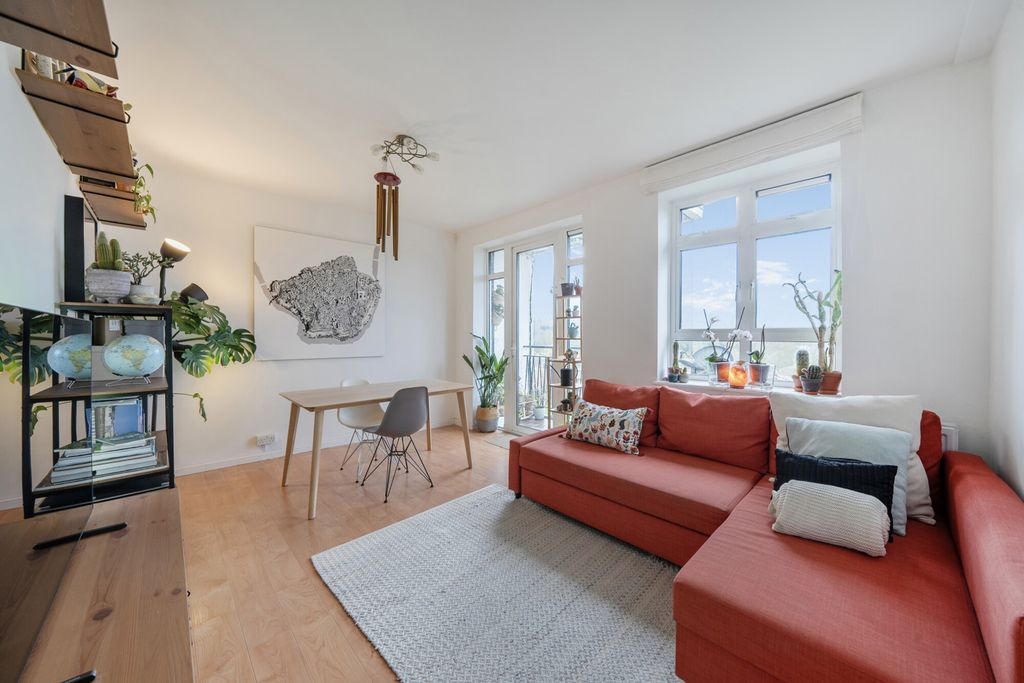 Property photo 2 of 17 1410693-8-698Df8d...