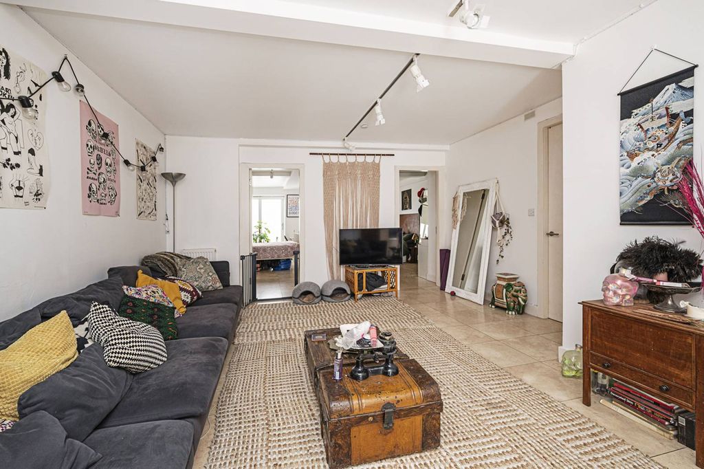 Property photo 3 of 7