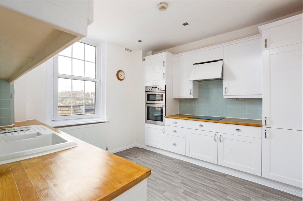 Property photo 2 of 10 Kitchen