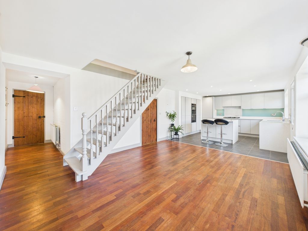 Property photo 2 of 20 Forest Road