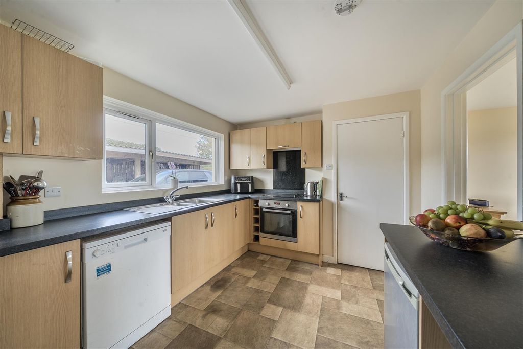 Property photo 3 of 10 Page 5 Large 1358562-10-68dc14E2Cdec3 - Copy.Jpg