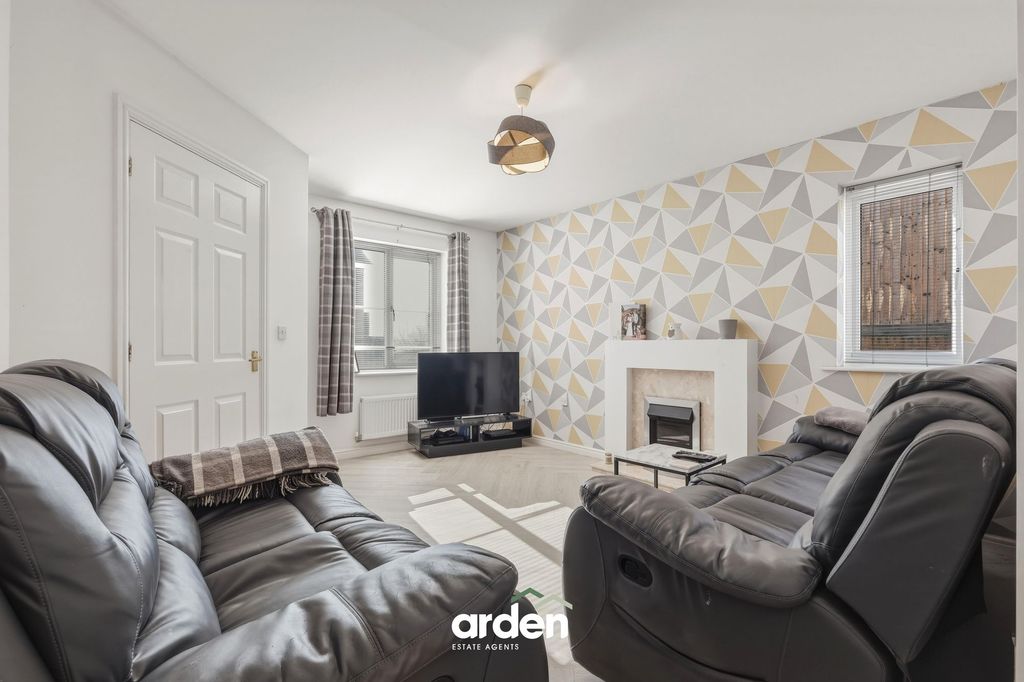 Property photo 2 of 11