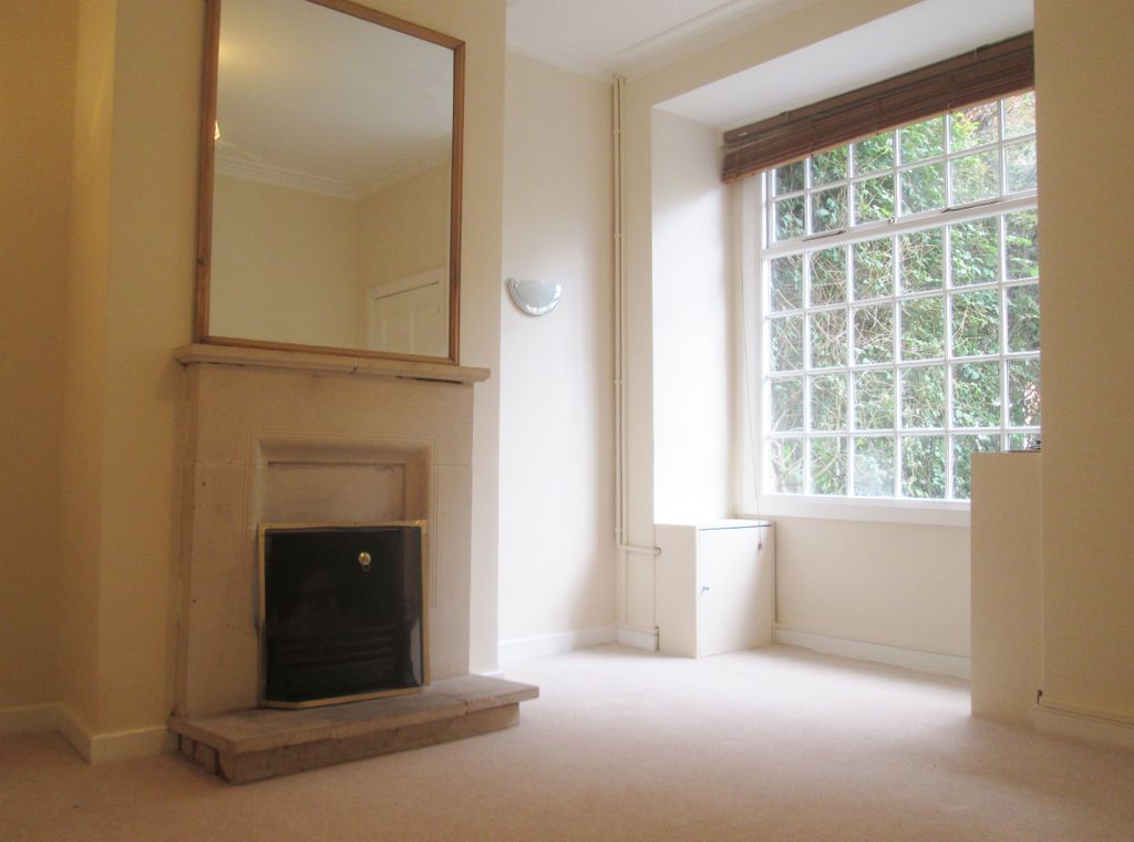 Property photo 2 of 11 Living Room