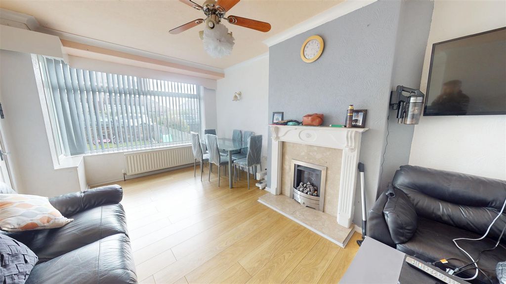 Property photo 2 of 13 Living/Dining Room