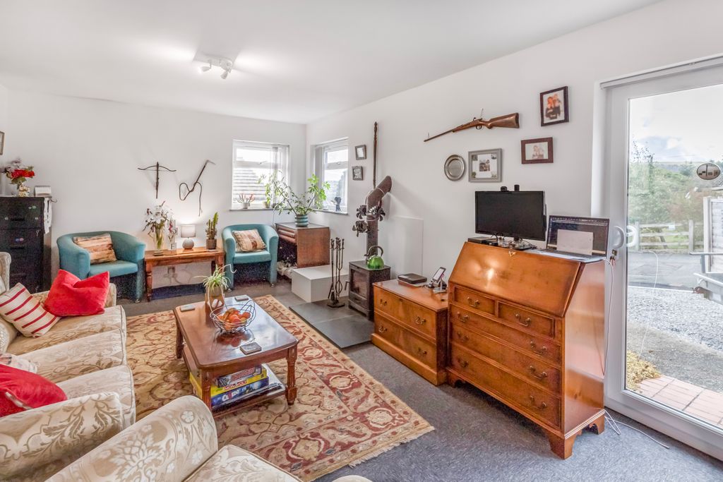 Property photo 3 of 25 Living Room